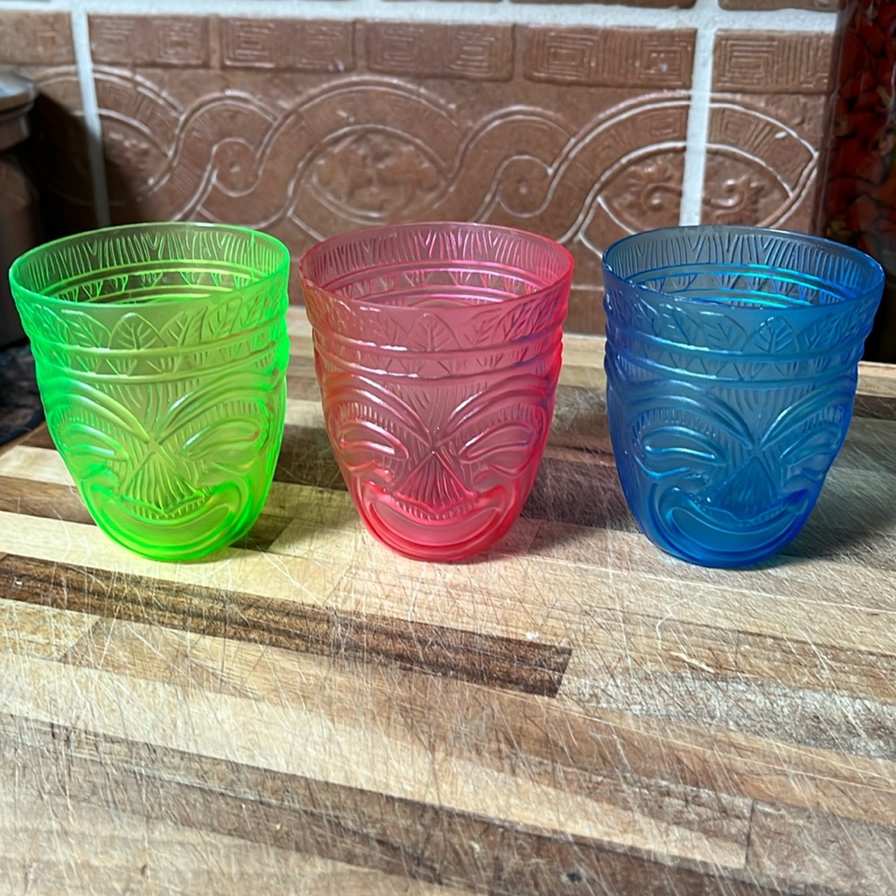 Tiki Shot Glasses Hawaiian Style Tiki Cup Plastic Stackable Shot Glasses party